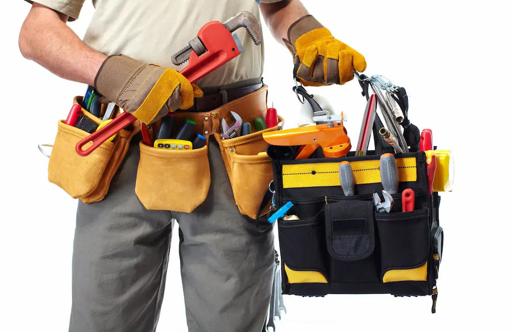 Deciding Between DIY and Hiring an Electrician for Your Electrical Issues
